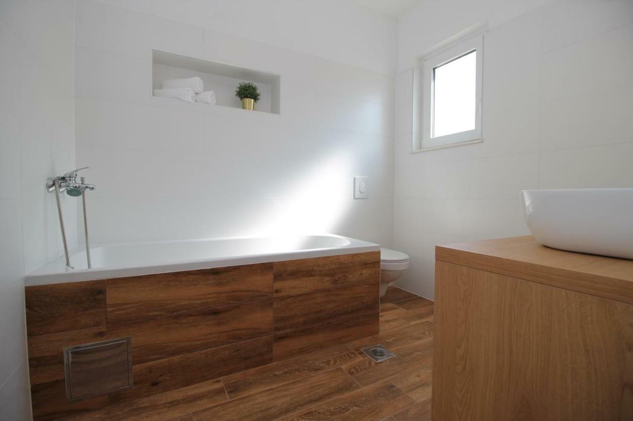 Villa Remusic Pool, Whirlpool, Sauna,4 Bedrooms, Amazing Landscape Smolonje Exterior photo